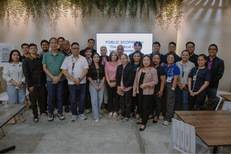 A group of people standing together

AI-generated content may be incorrect.