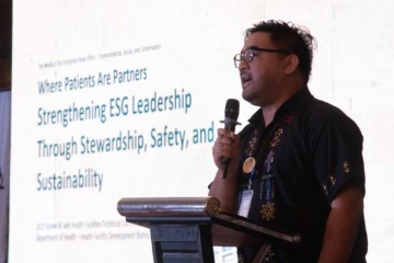 A person speaking into a microphone

AI-generated content may be incorrect.