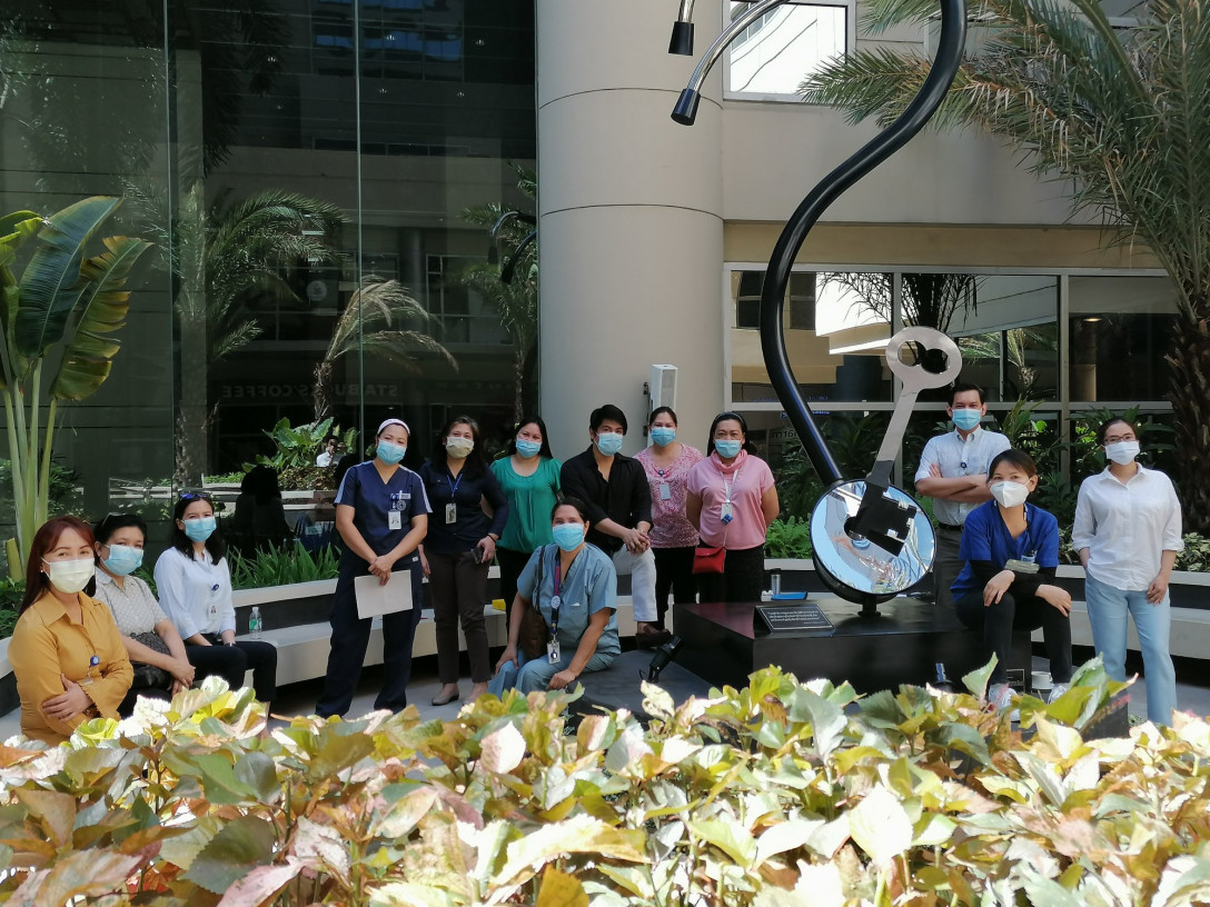 group of doctors, nurses, and hospital personnel wearing masks